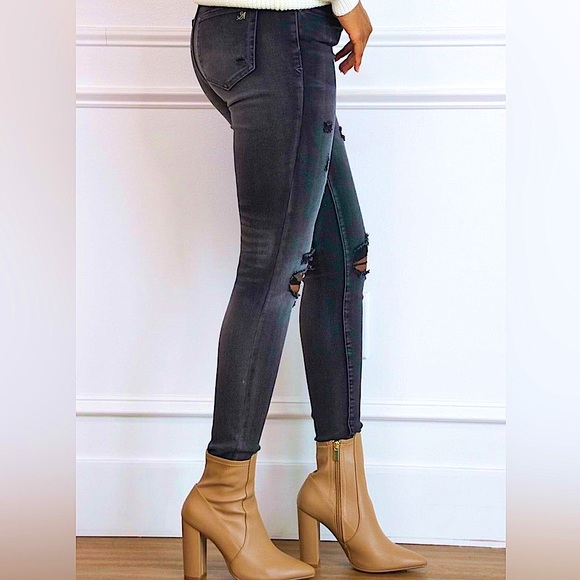 ☃️BOGO50%☃️ 🆕🖤SPECIAL A: BLACK Mid Rise Skinny Distressed Jeans 9/28 - Picture 3 of 14